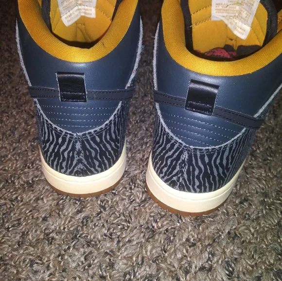 Nike Dunk Hi  Print Anthracite Tiger 543242-004- size 7.5 female - Picture 5 of 11